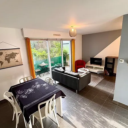 Bright With Terrace In Нант