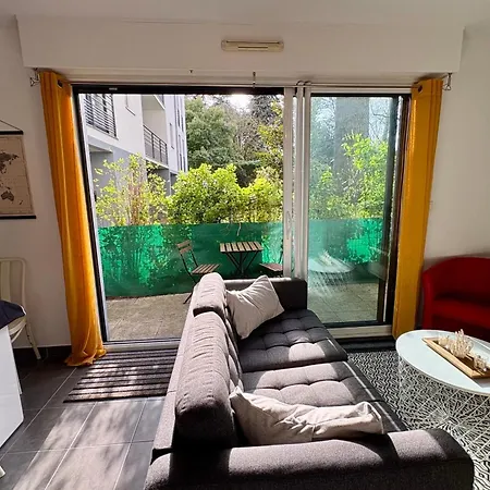 Bright With Terrace In * Nantes